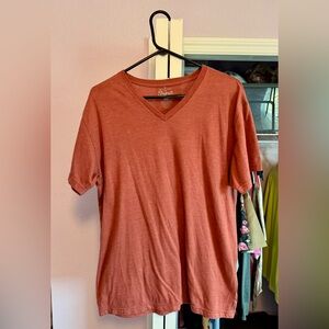 Fresh Clean Tees Men’s Lg Dark Red Vneck Short Sleeve Tshirt. Gently Used